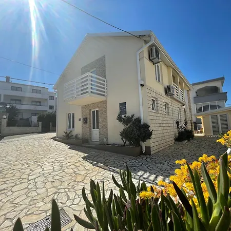 Borex Διαμέρισμα Τρογκίρ